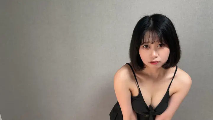 水着LOOKBOOKでポーズをとるママ（08枚目）